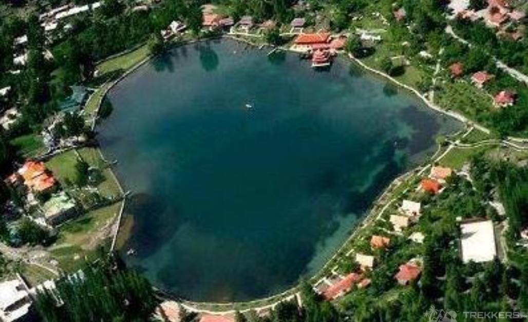 Upper and Lower Kachura: Exploring the Twin Lakes